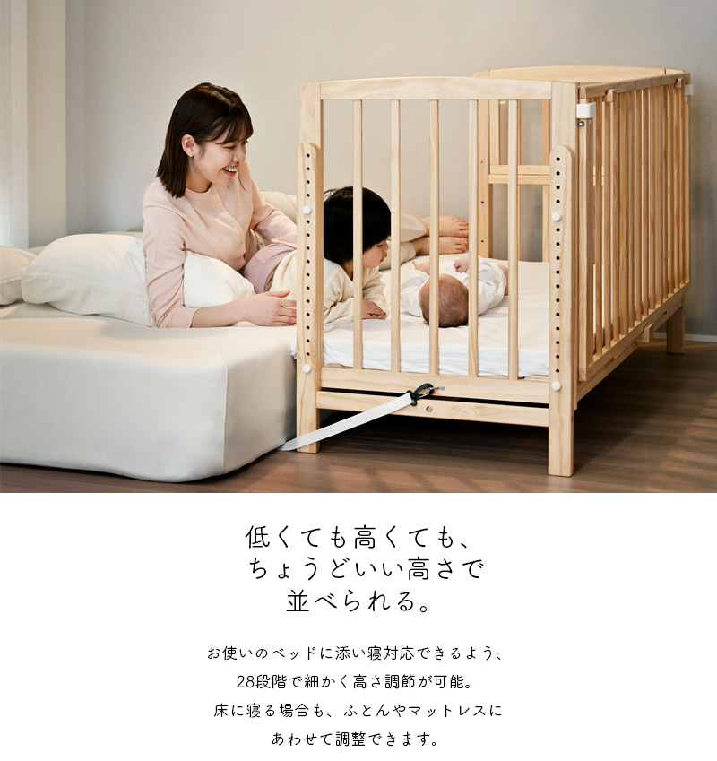 マットレスに寝るママと女の子と、そいねーるに寝る赤ちゃん